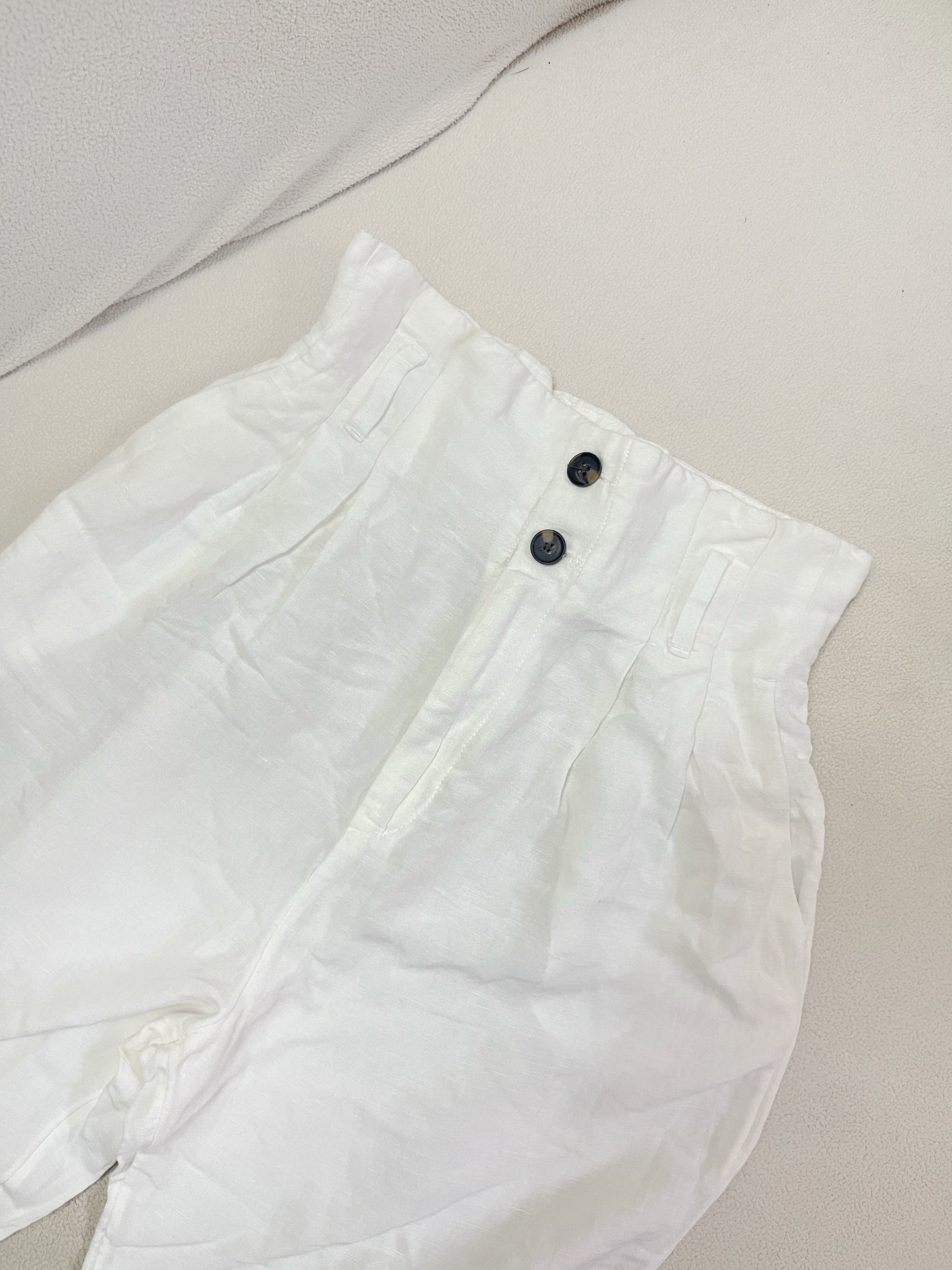 White high waist trousers