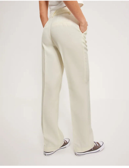 Wide leg